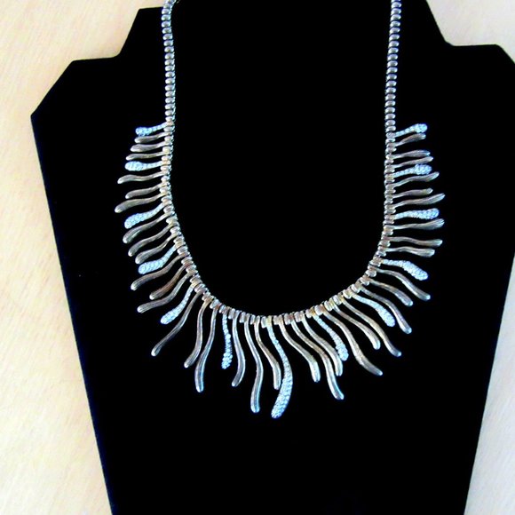 Fringed brass & rhinestone necklace choker - Picture 9 of 9